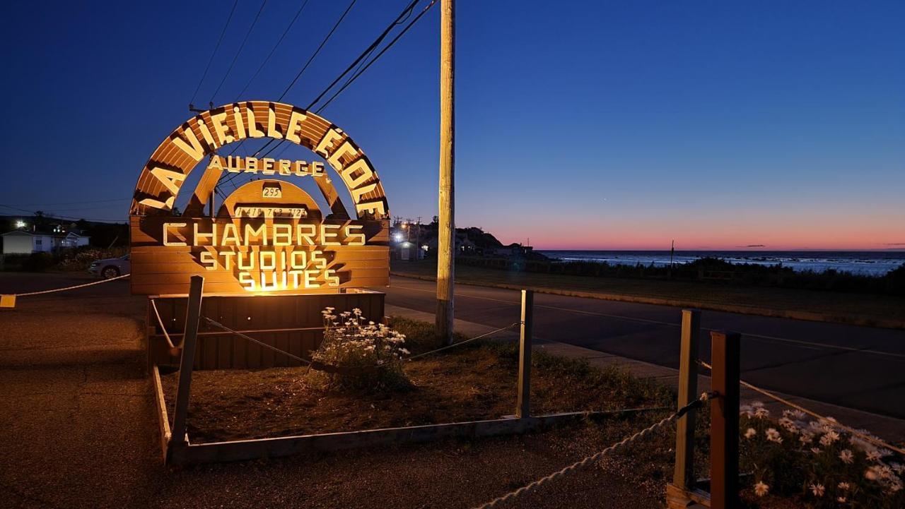 Auberge Internationale La Vieille Ecole Sainte Anne-des-Chênes Exteriér fotografie